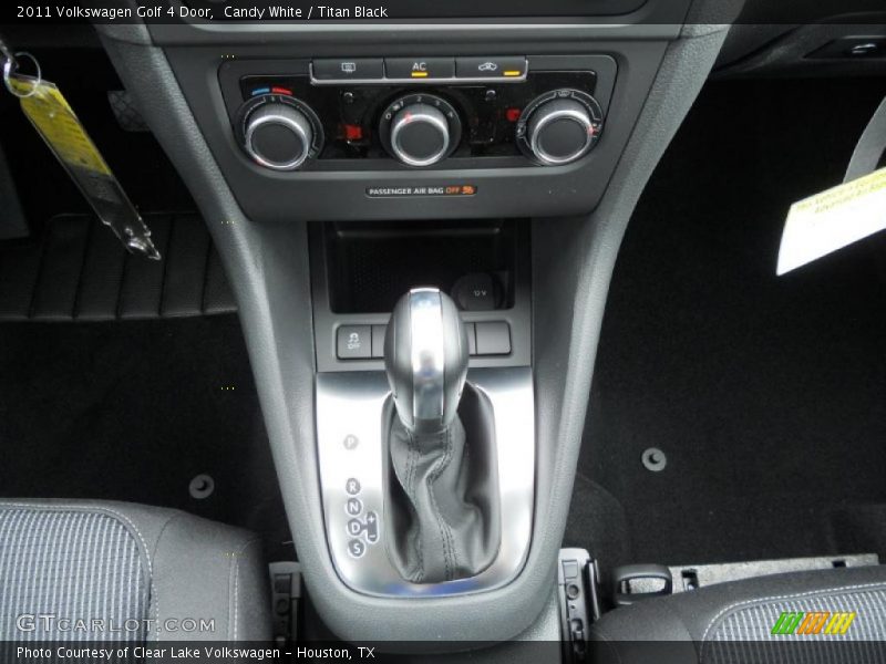 Candy White / Titan Black 2011 Volkswagen Golf 4 Door