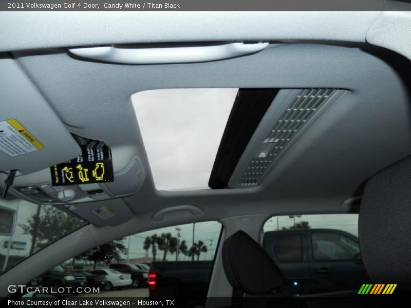 Candy White / Titan Black 2011 Volkswagen Golf 4 Door