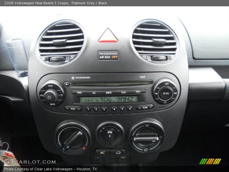 Controls of 2008 New Beetle S Coupe