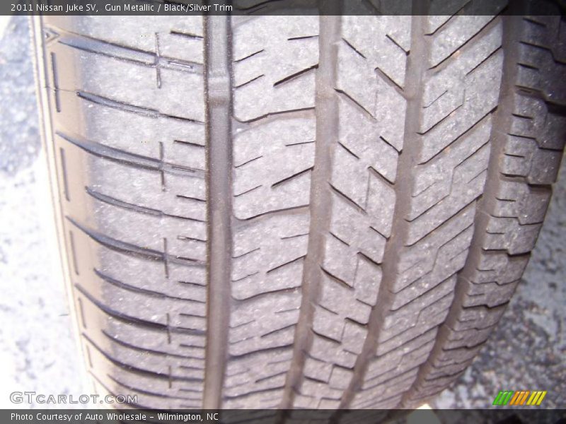 Gun Metallic / Black/Silver Trim 2011 Nissan Juke SV