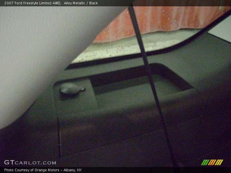 Alloy Metallic / Black 2007 Ford Freestyle Limited AWD
