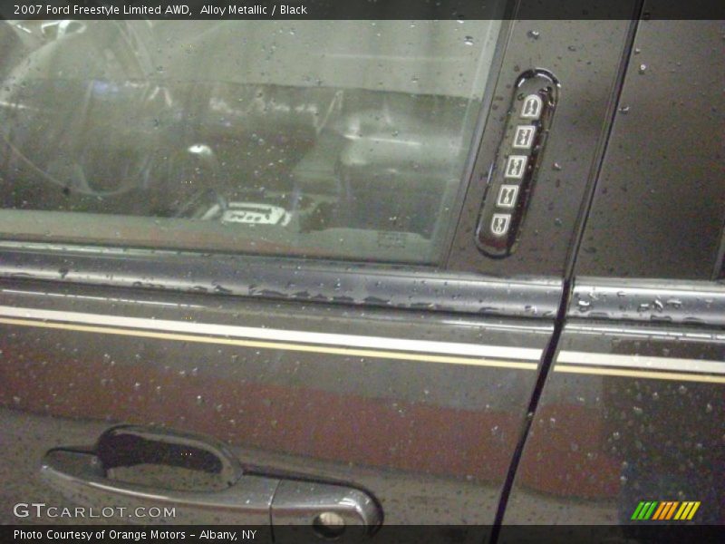 Alloy Metallic / Black 2007 Ford Freestyle Limited AWD