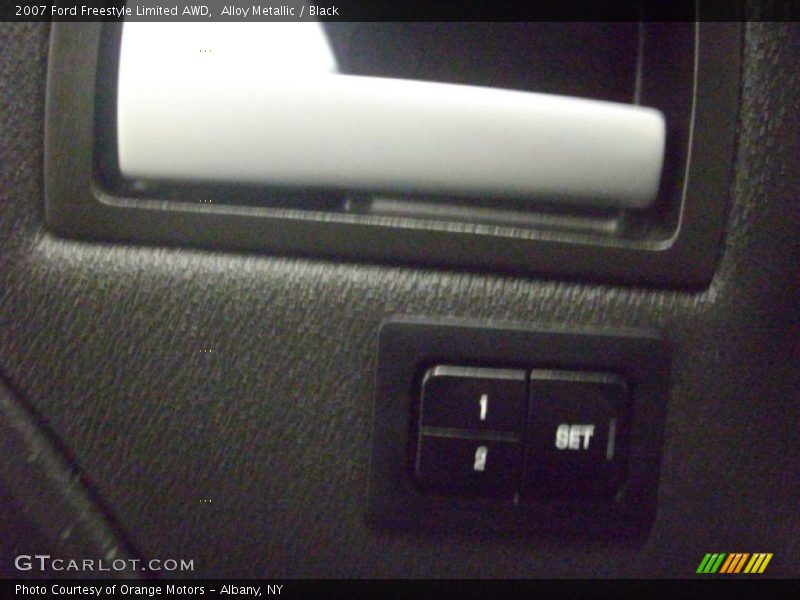 Alloy Metallic / Black 2007 Ford Freestyle Limited AWD