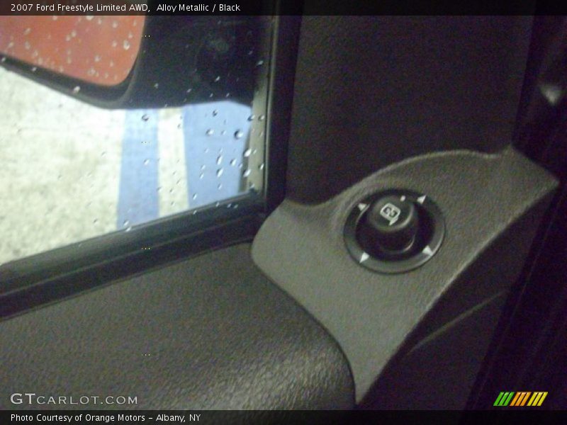 Alloy Metallic / Black 2007 Ford Freestyle Limited AWD
