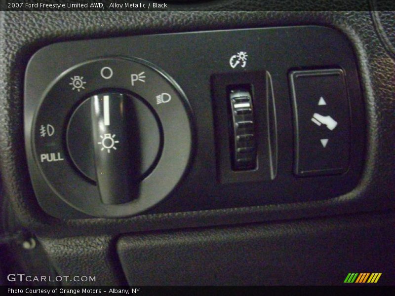 Alloy Metallic / Black 2007 Ford Freestyle Limited AWD