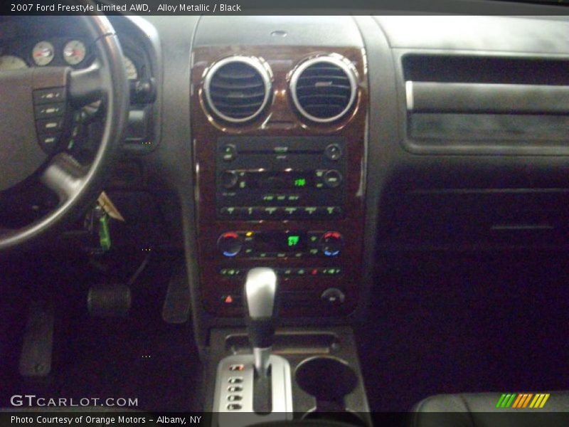 Alloy Metallic / Black 2007 Ford Freestyle Limited AWD