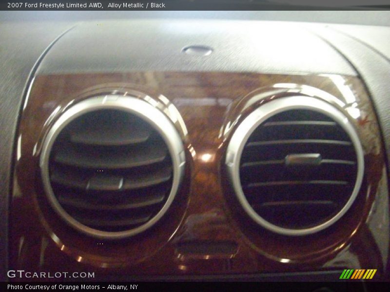 Alloy Metallic / Black 2007 Ford Freestyle Limited AWD