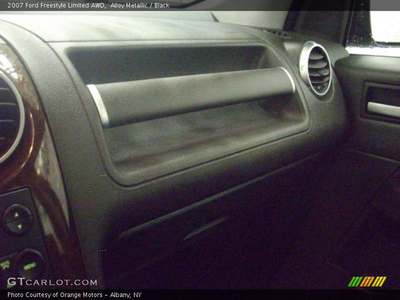 Alloy Metallic / Black 2007 Ford Freestyle Limited AWD