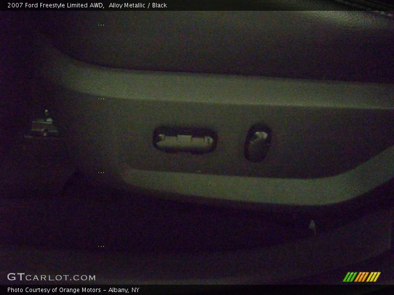Alloy Metallic / Black 2007 Ford Freestyle Limited AWD