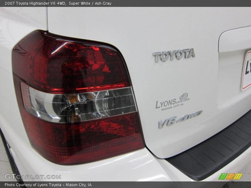 Super White / Ash Gray 2007 Toyota Highlander V6 4WD