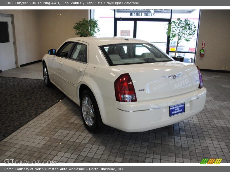 Cool Vanilla / Dark Slate Gray/Light Graystone 2007 Chrysler 300 Touring AWD