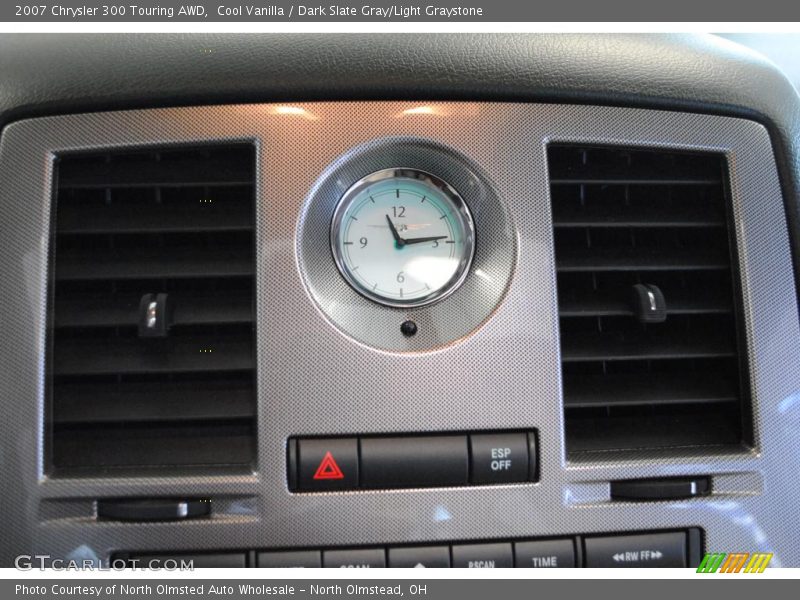 Controls of 2007 300 Touring AWD