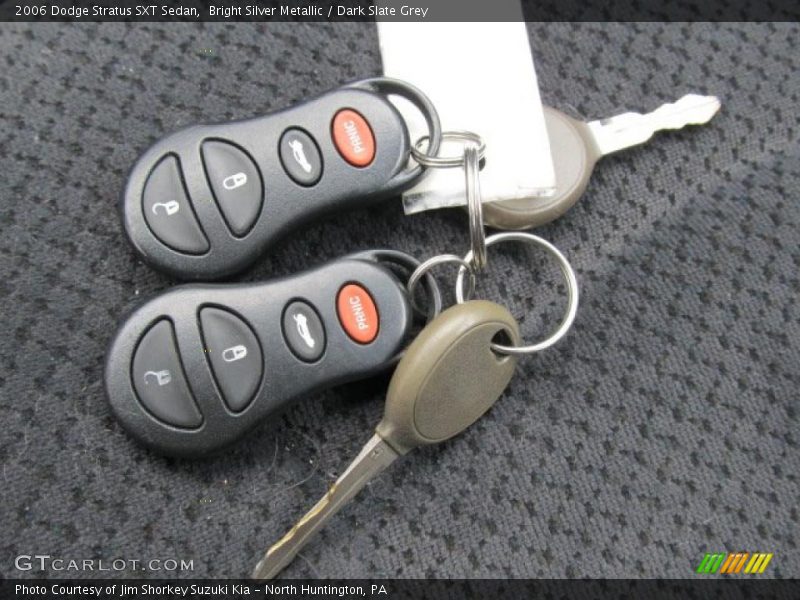 Bright Silver Metallic / Dark Slate Grey 2006 Dodge Stratus SXT Sedan