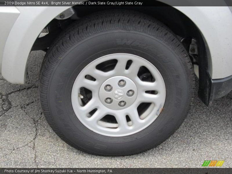 Bright Silver Metallic / Dark Slate Gray/Light Slate Gray 2009 Dodge Nitro SE 4x4