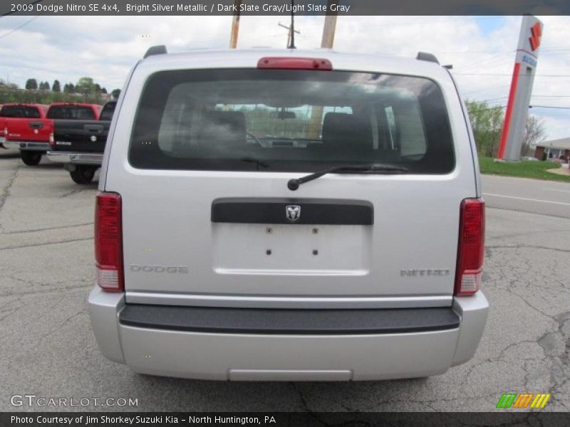 Bright Silver Metallic / Dark Slate Gray/Light Slate Gray 2009 Dodge Nitro SE 4x4