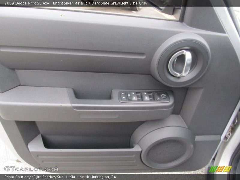 Bright Silver Metallic / Dark Slate Gray/Light Slate Gray 2009 Dodge Nitro SE 4x4