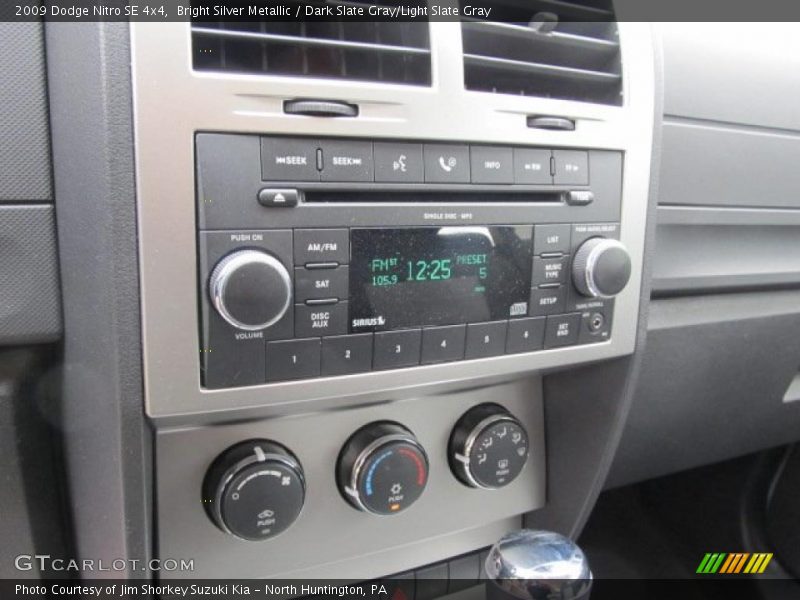 Bright Silver Metallic / Dark Slate Gray/Light Slate Gray 2009 Dodge Nitro SE 4x4