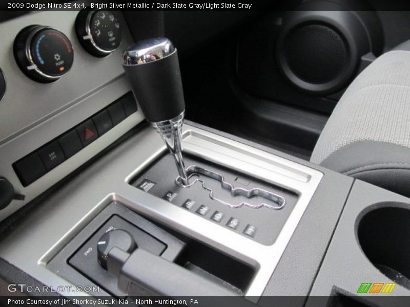 Bright Silver Metallic / Dark Slate Gray/Light Slate Gray 2009 Dodge Nitro SE 4x4