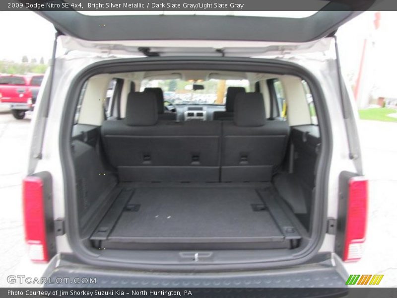 Bright Silver Metallic / Dark Slate Gray/Light Slate Gray 2009 Dodge Nitro SE 4x4