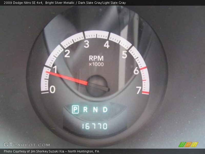 Bright Silver Metallic / Dark Slate Gray/Light Slate Gray 2009 Dodge Nitro SE 4x4