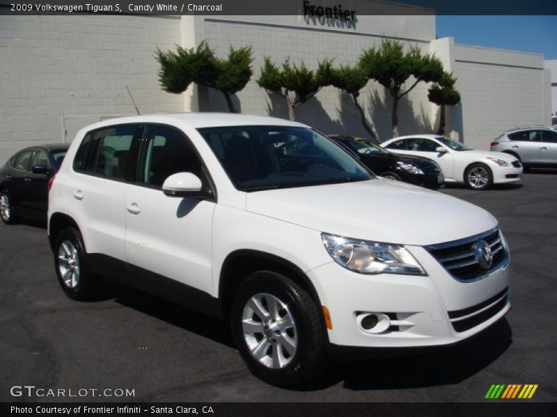 Front 3/4 View of 2009 Tiguan S