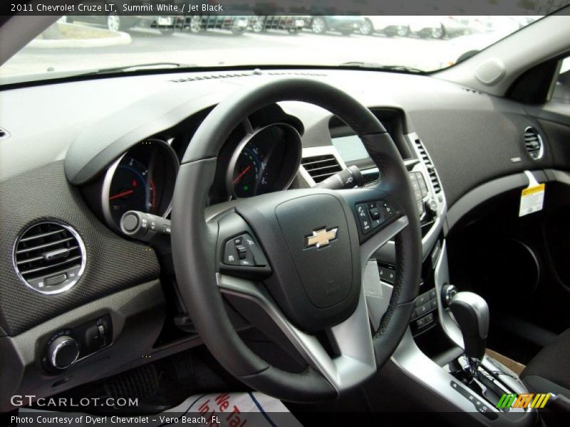 Summit White / Jet Black 2011 Chevrolet Cruze LT