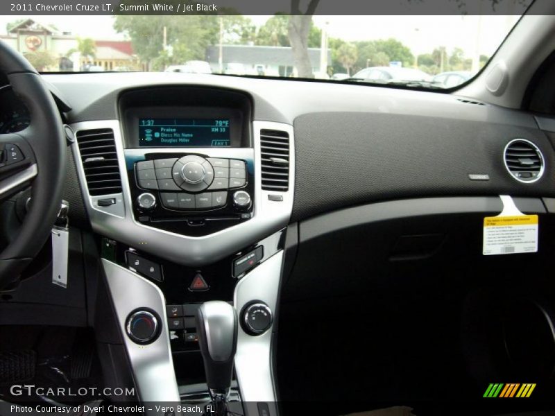 Summit White / Jet Black 2011 Chevrolet Cruze LT