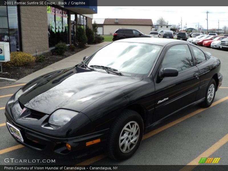 Front 3/4 View of 2001 Sunfire SE Coupe