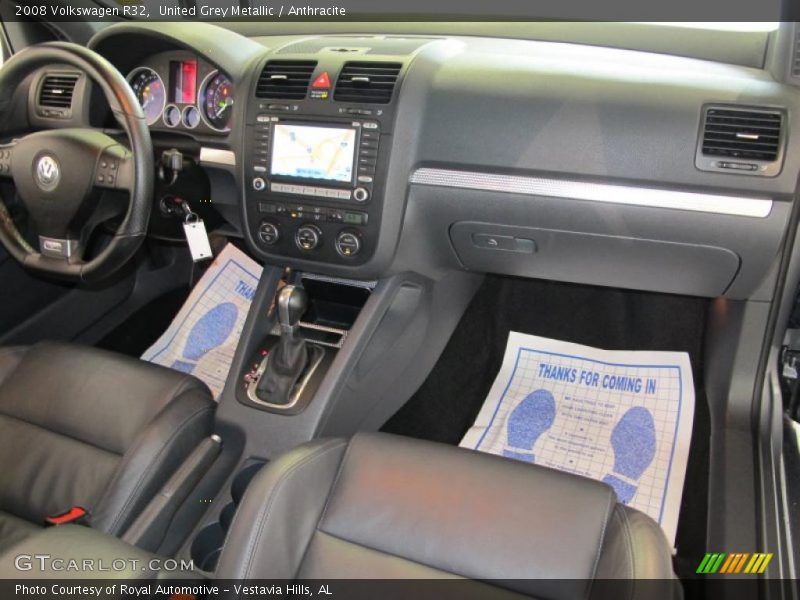 Dashboard of 2008 R32 