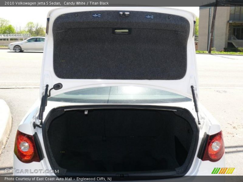 Candy White / Titan Black 2010 Volkswagen Jetta S Sedan
