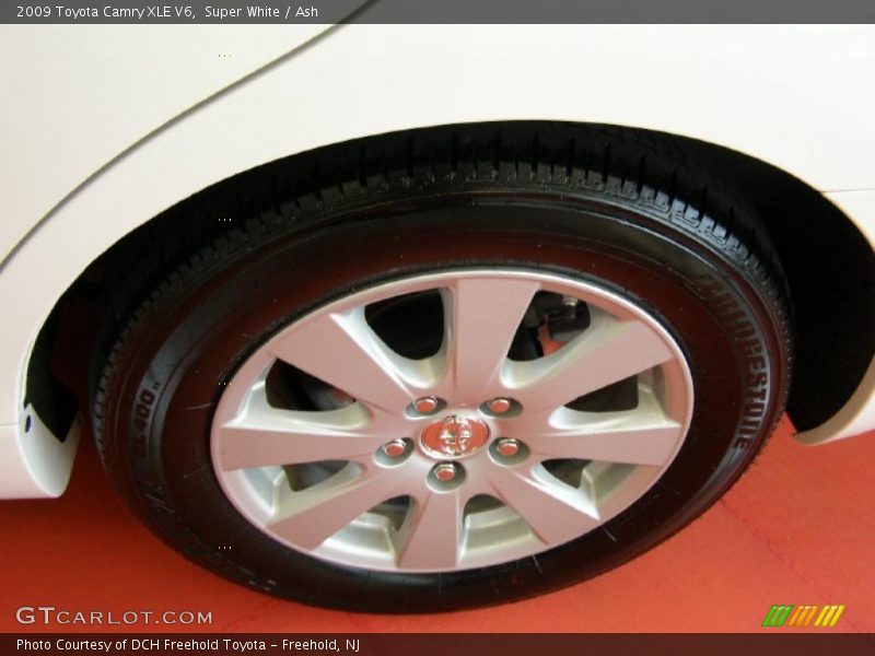 Super White / Ash 2009 Toyota Camry XLE V6
