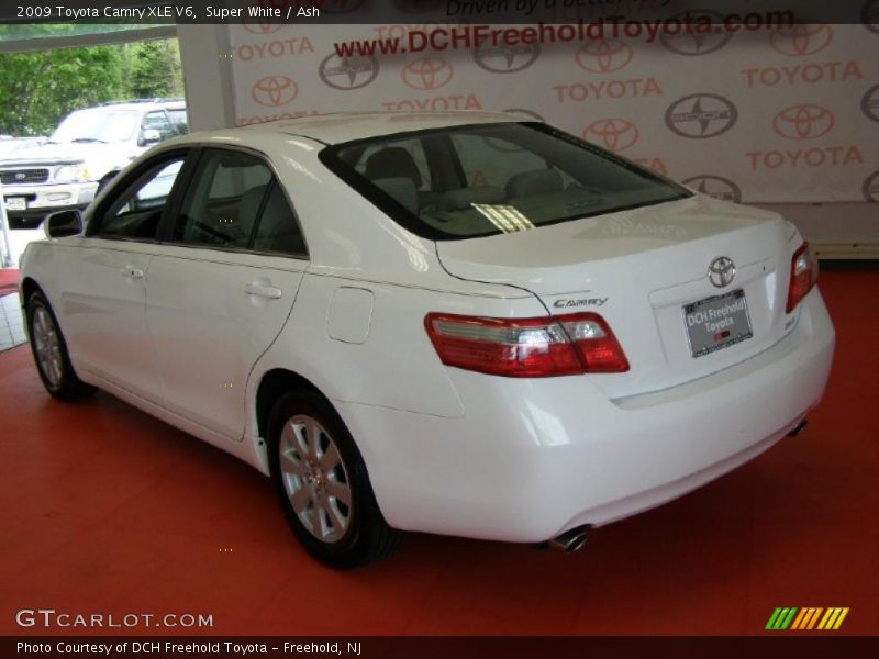 Super White / Ash 2009 Toyota Camry XLE V6