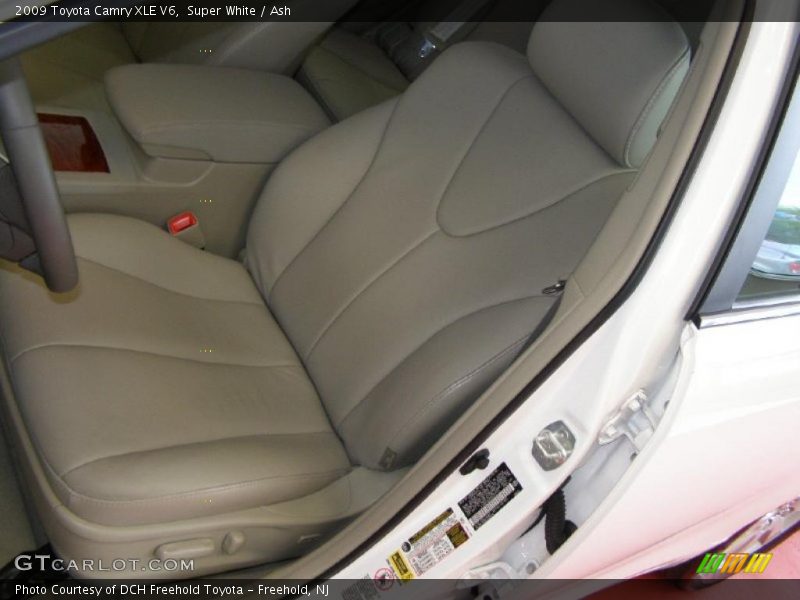Super White / Ash 2009 Toyota Camry XLE V6