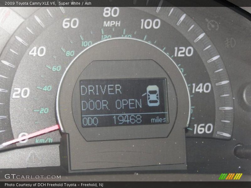 Super White / Ash 2009 Toyota Camry XLE V6