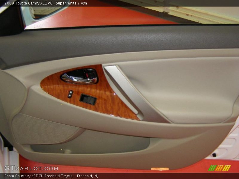 Super White / Ash 2009 Toyota Camry XLE V6