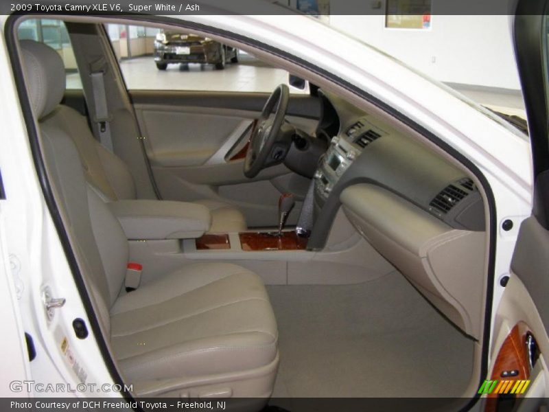 Super White / Ash 2009 Toyota Camry XLE V6