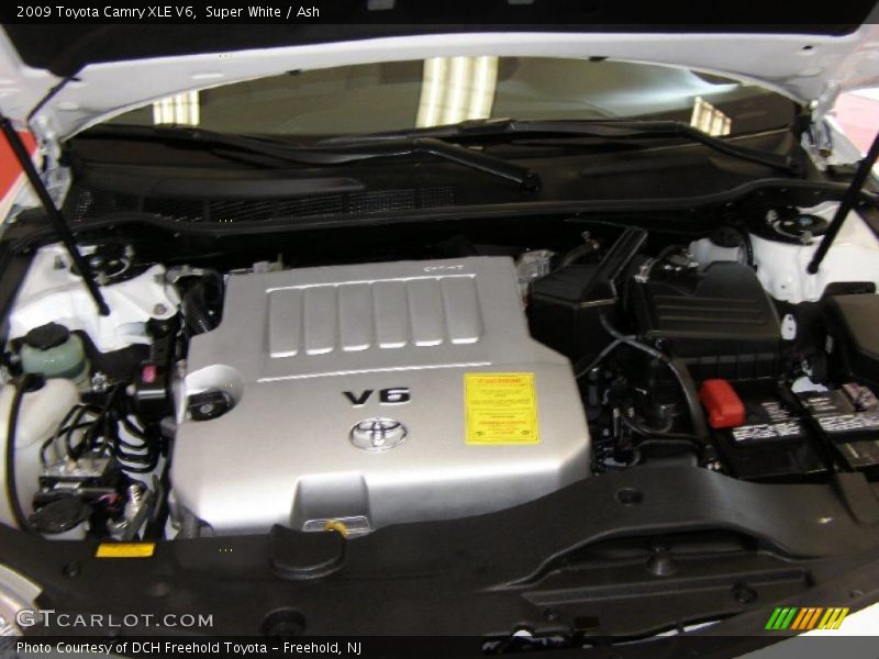 Super White / Ash 2009 Toyota Camry XLE V6