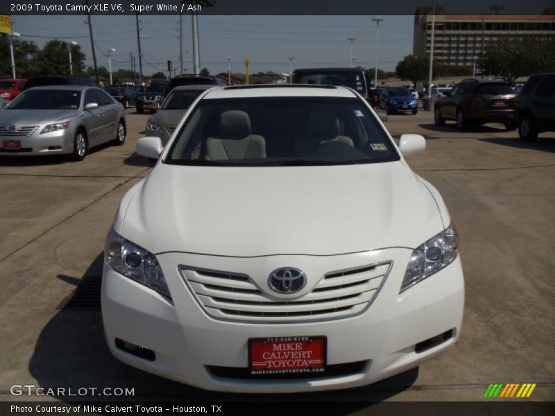 Super White / Ash 2009 Toyota Camry XLE V6