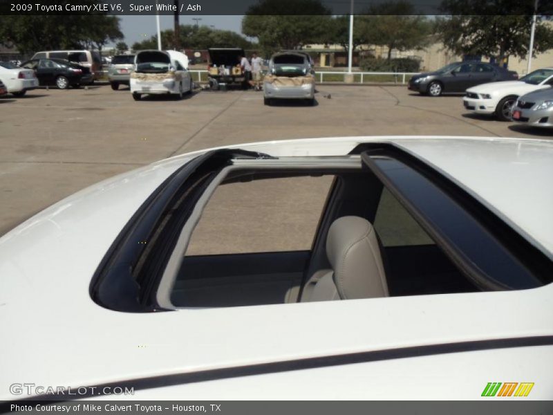 Super White / Ash 2009 Toyota Camry XLE V6