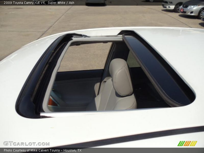 Super White / Ash 2009 Toyota Camry XLE V6