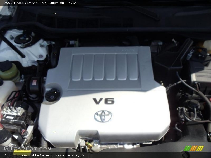 Super White / Ash 2009 Toyota Camry XLE V6
