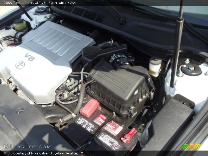Super White / Ash 2009 Toyota Camry XLE V6