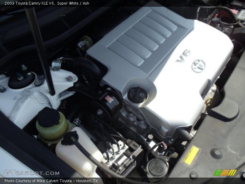 Super White / Ash 2009 Toyota Camry XLE V6