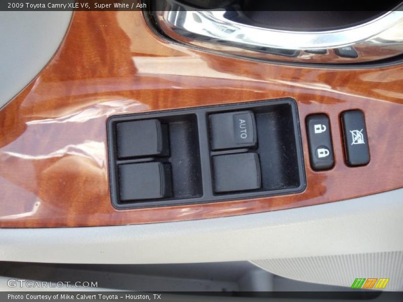 Super White / Ash 2009 Toyota Camry XLE V6