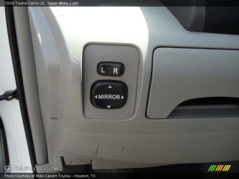 Super White / Ash 2009 Toyota Camry LE