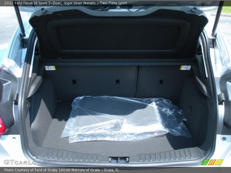  2012 Focus SE Sport 5-Door Trunk