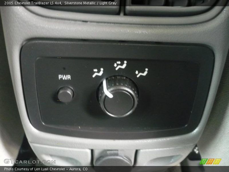 Silverstone Metallic / Light Gray 2005 Chevrolet TrailBlazer LS 4x4