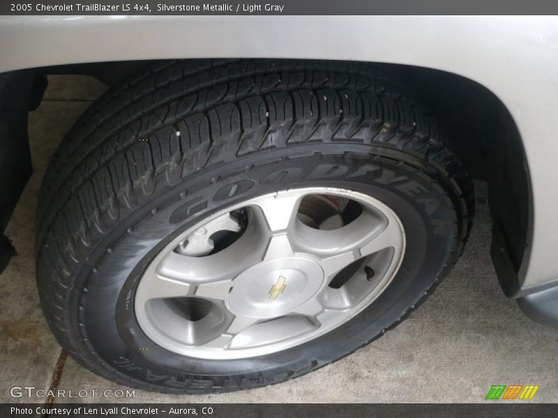 Silverstone Metallic / Light Gray 2005 Chevrolet TrailBlazer LS 4x4
