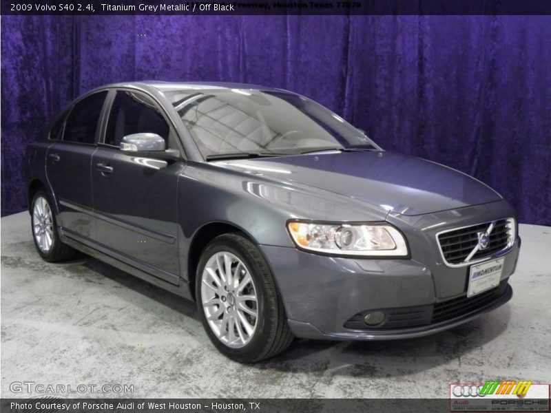 Titanium Grey Metallic / Off Black 2009 Volvo S40 2.4i