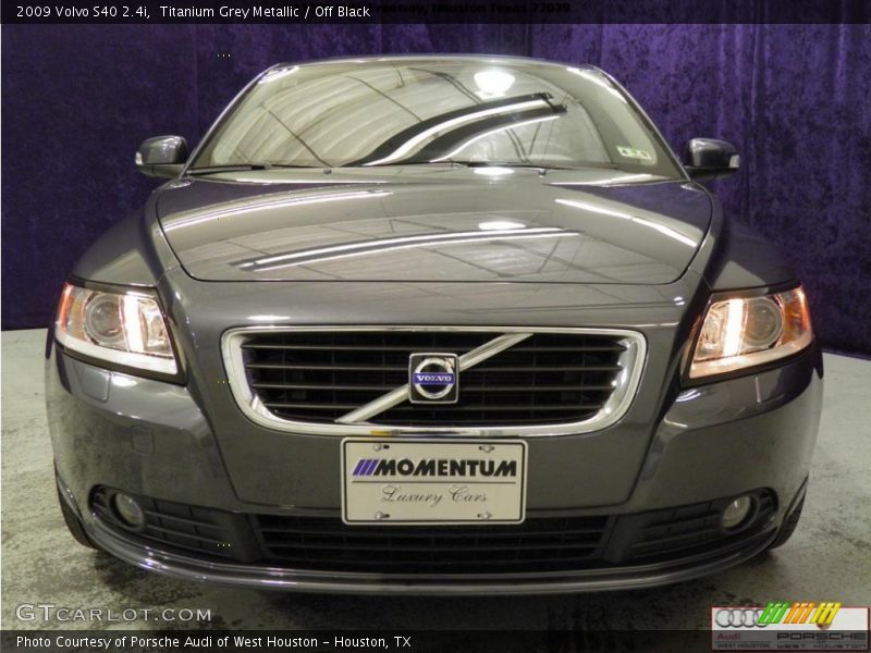 Titanium Grey Metallic / Off Black 2009 Volvo S40 2.4i